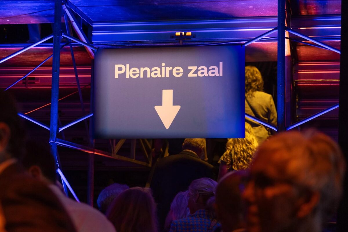 F7DA2572-C908-4802-8F00-09C01D3039CD F7DA2572-C908-4802-8F00-09C01D3039CD